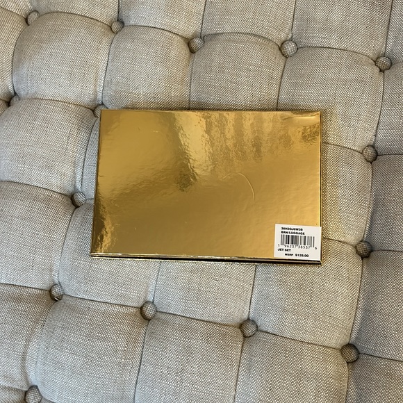 NEW Michael Kors gold box. Fits an envelope wristlet or wallet - Picture 4 of 7